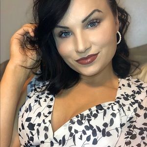 Meet your Posher, Cassandra